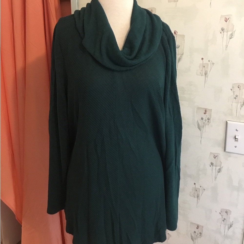 2/$20 Cowl neck top. Size 0, dark green